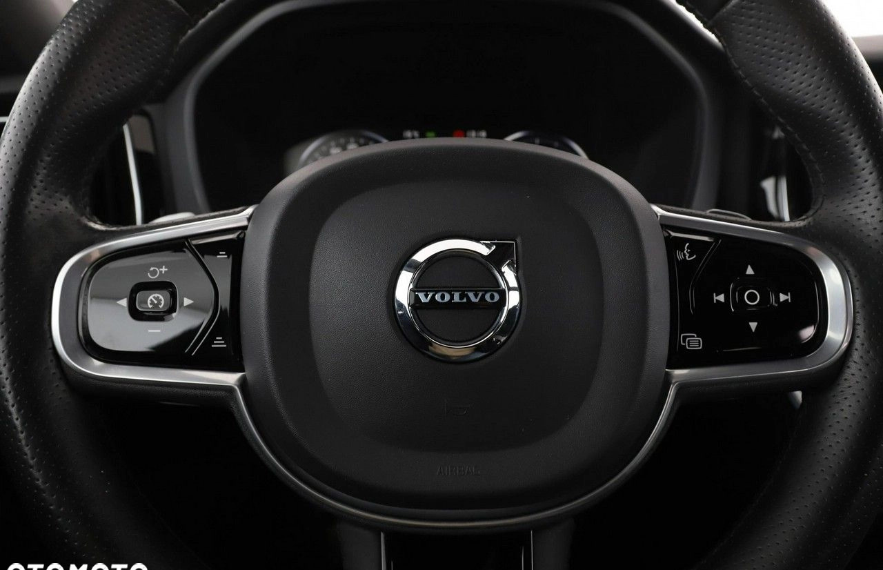 Volvo XC 60 cena 117900 przebieg: 135521, rok produkcji 2017 z Chocz małe 352